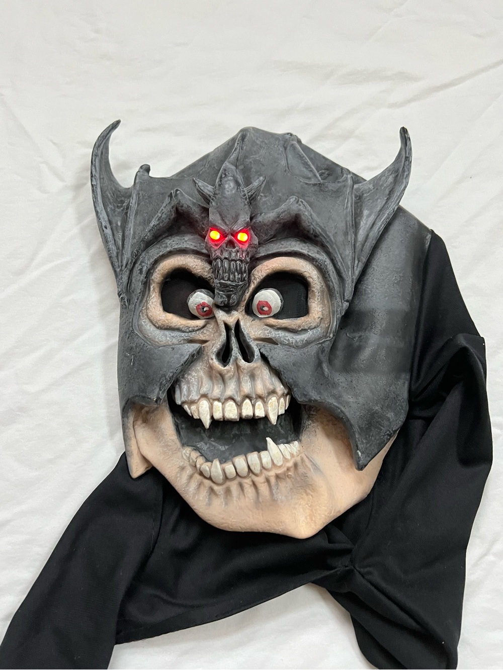 Squeeze Light Gargoyle Latex Head Mask Light Up Eyes Scary Halloween Spooky